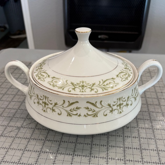 Allegro Fine China of Japan Green & White Covered Serving Bowl w/Gold Trim VTG - Picture 5 of 6